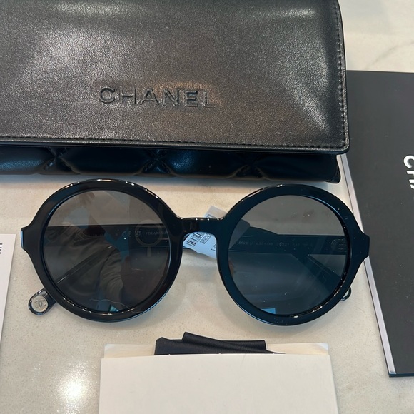 Chanel polarized sunglasses - Picture 2 of 6